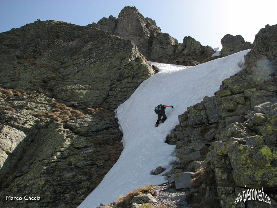 19_Poi ancora passaggi su neve ripida.JPG